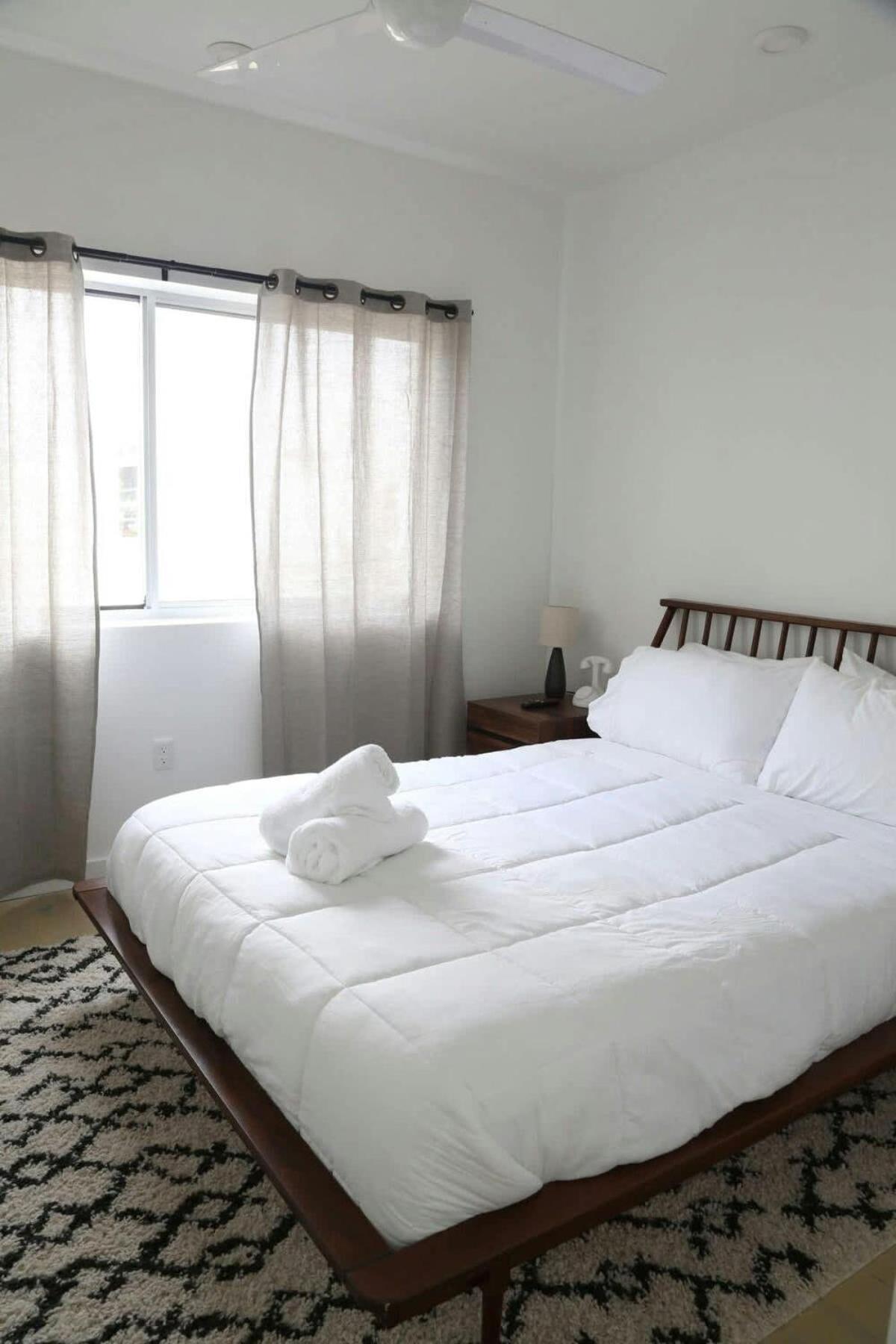 Walk To Downtown Ut Sports Famous Dining And Abundant Nightlife From This Luxury Condo W 3 Restaurants In The Complex オースティン エクステリア 写真